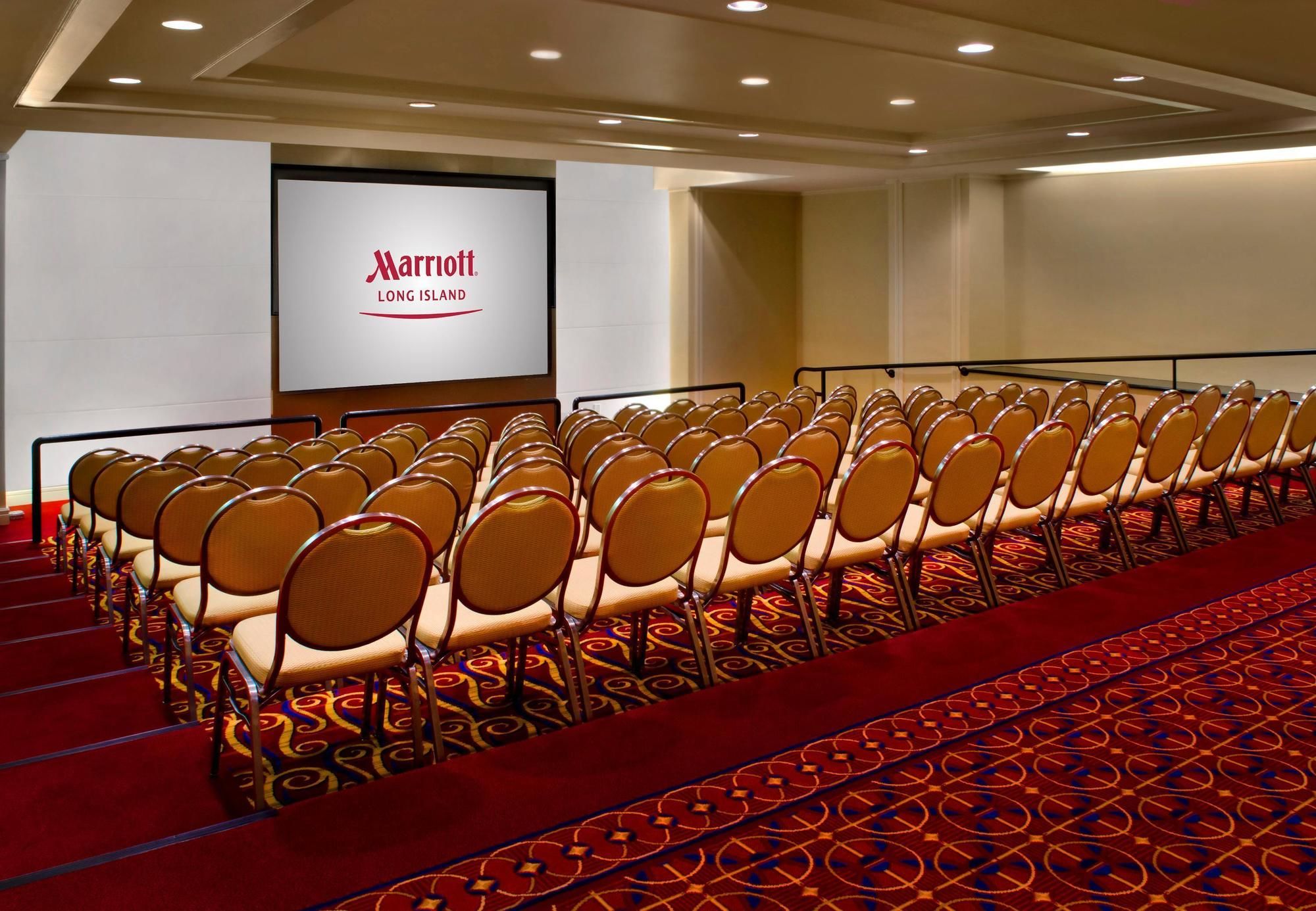 Фото Long Island Marriott