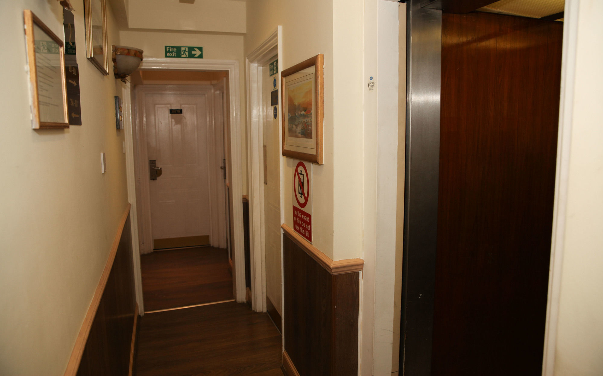 Фото Holland Court Hotel