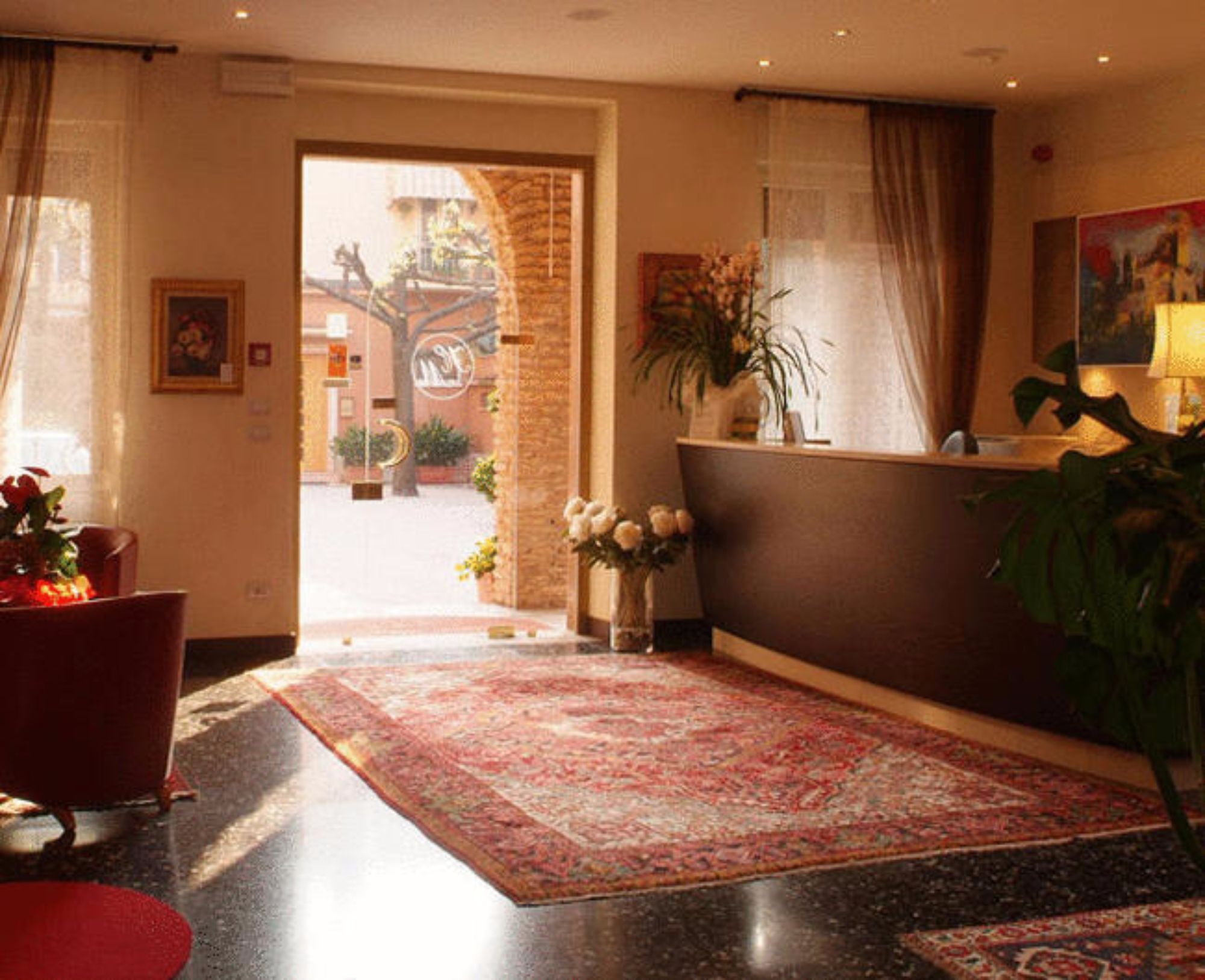 Фото отеля 2