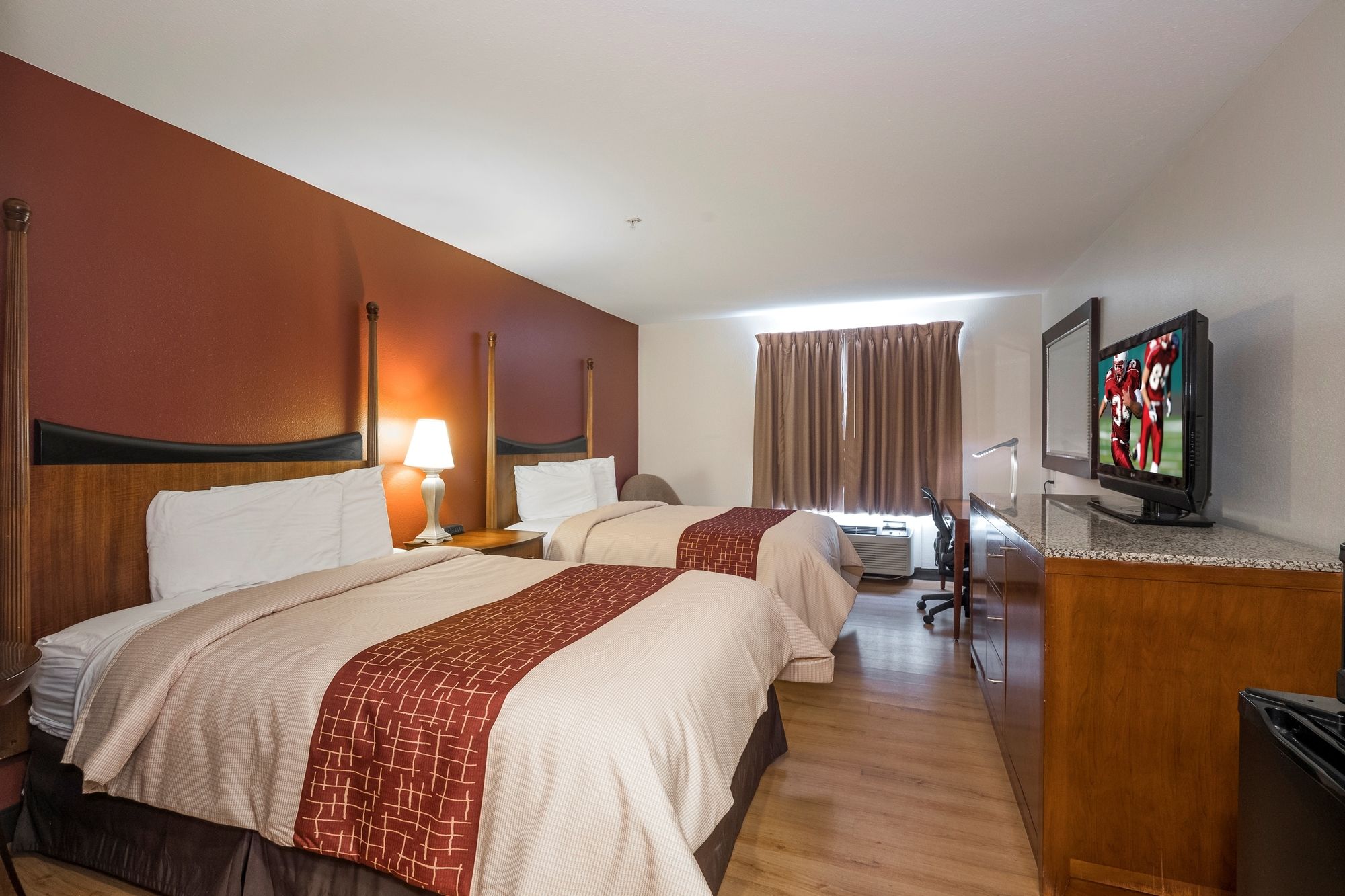 Фото Red Roof Inn & Suites Biloxi