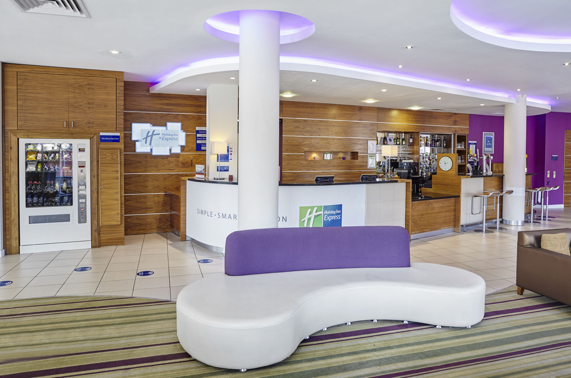 Фото Holiday Inn Express London - Newbury Park, an Ihg Hotel