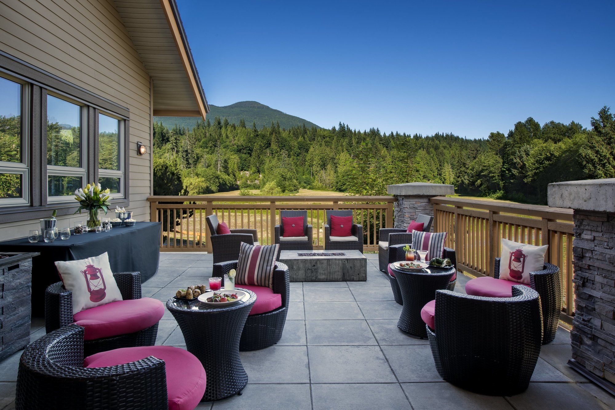 Фото Executive Suites Hotel & Resort, Squamish