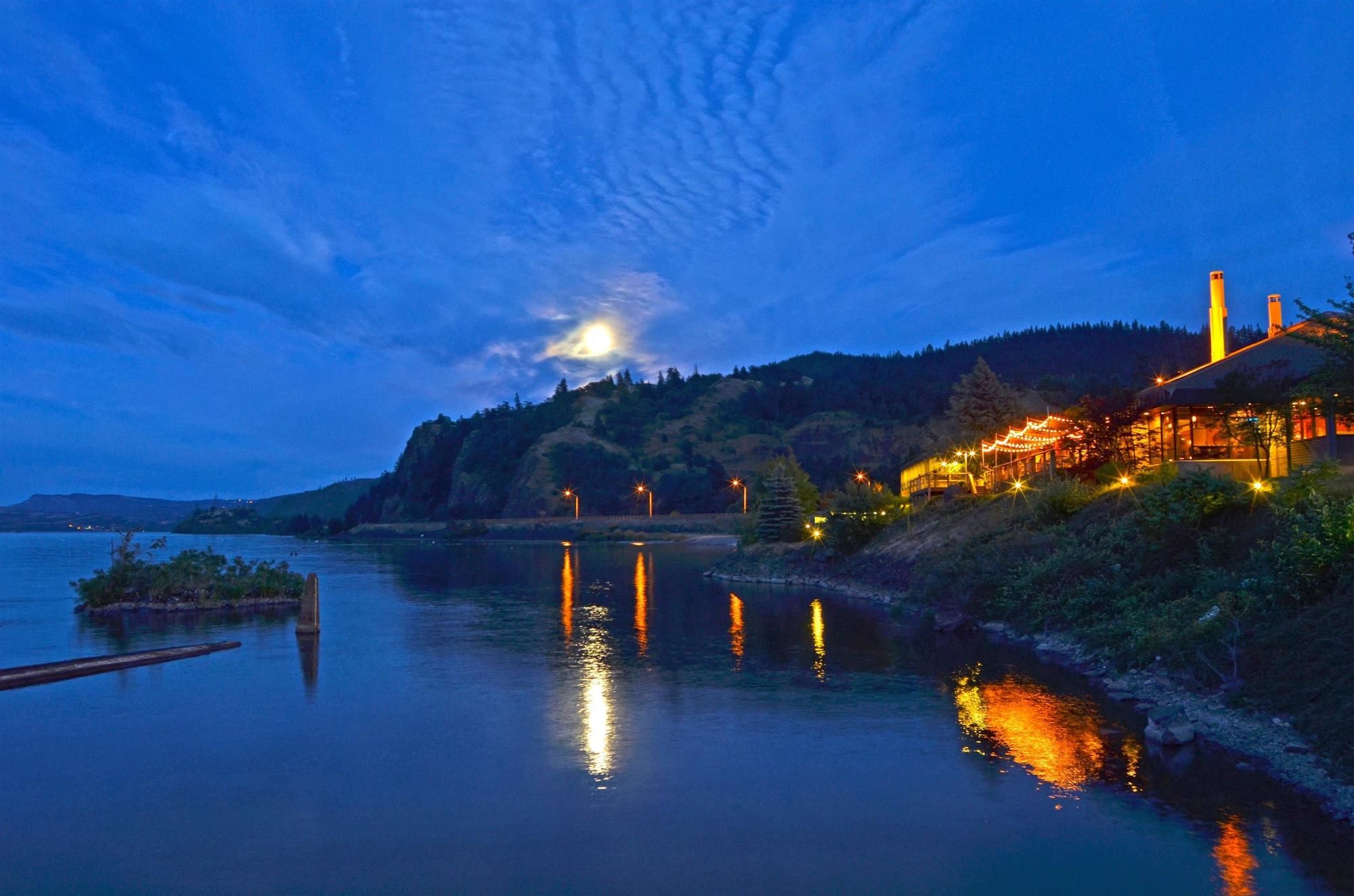Фото Best Western Plus Hood River Inn