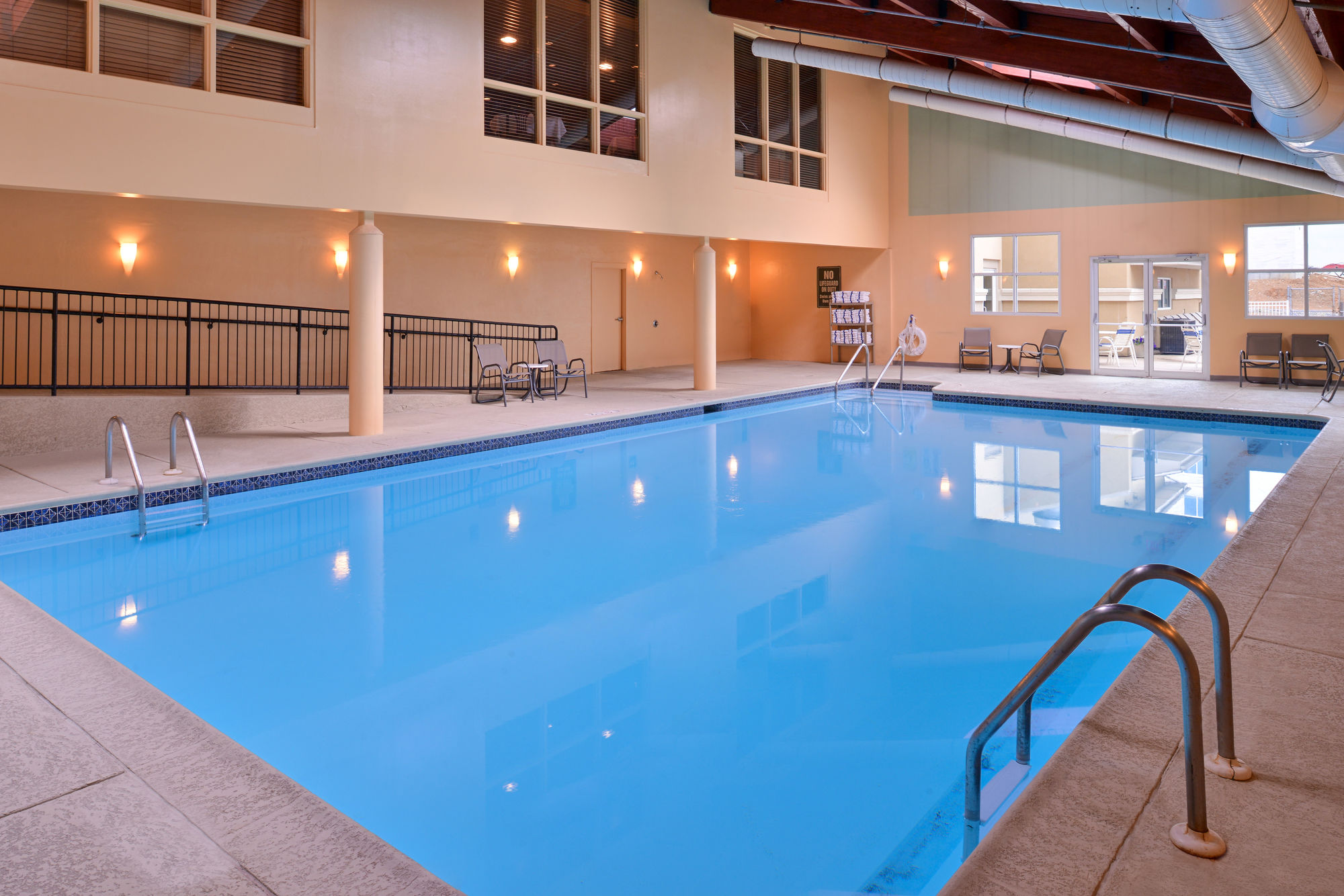 Фото Holiday Inn Martinsburg, an Ihg Hotel