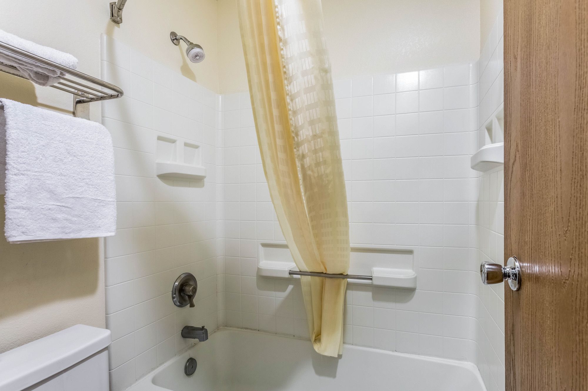 Фото Econo Lodge Inn & Suites