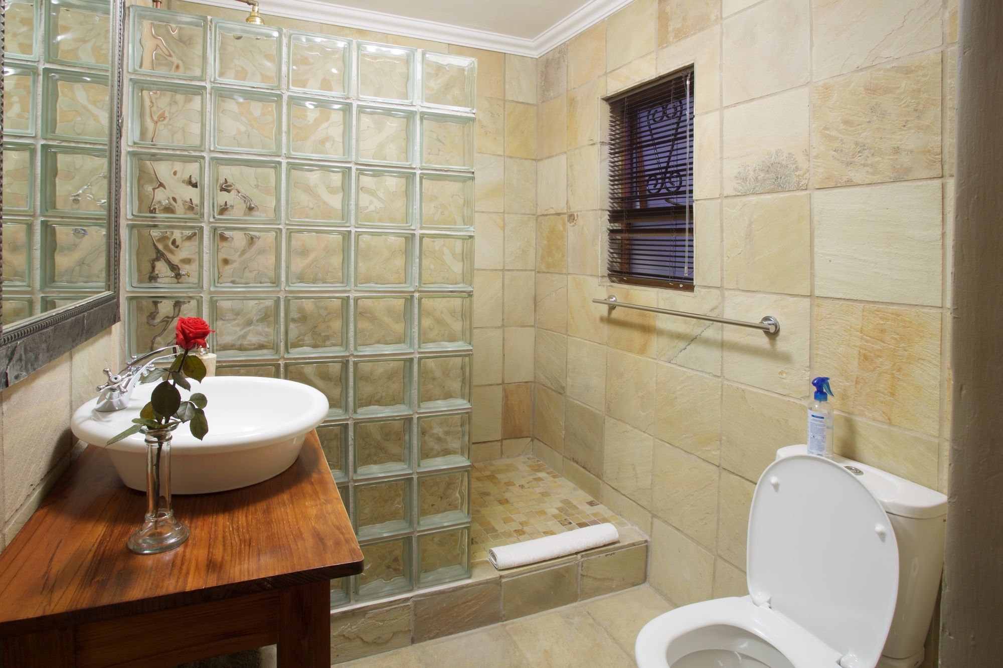 Фото Sea Whisper Guest House & Self Catering