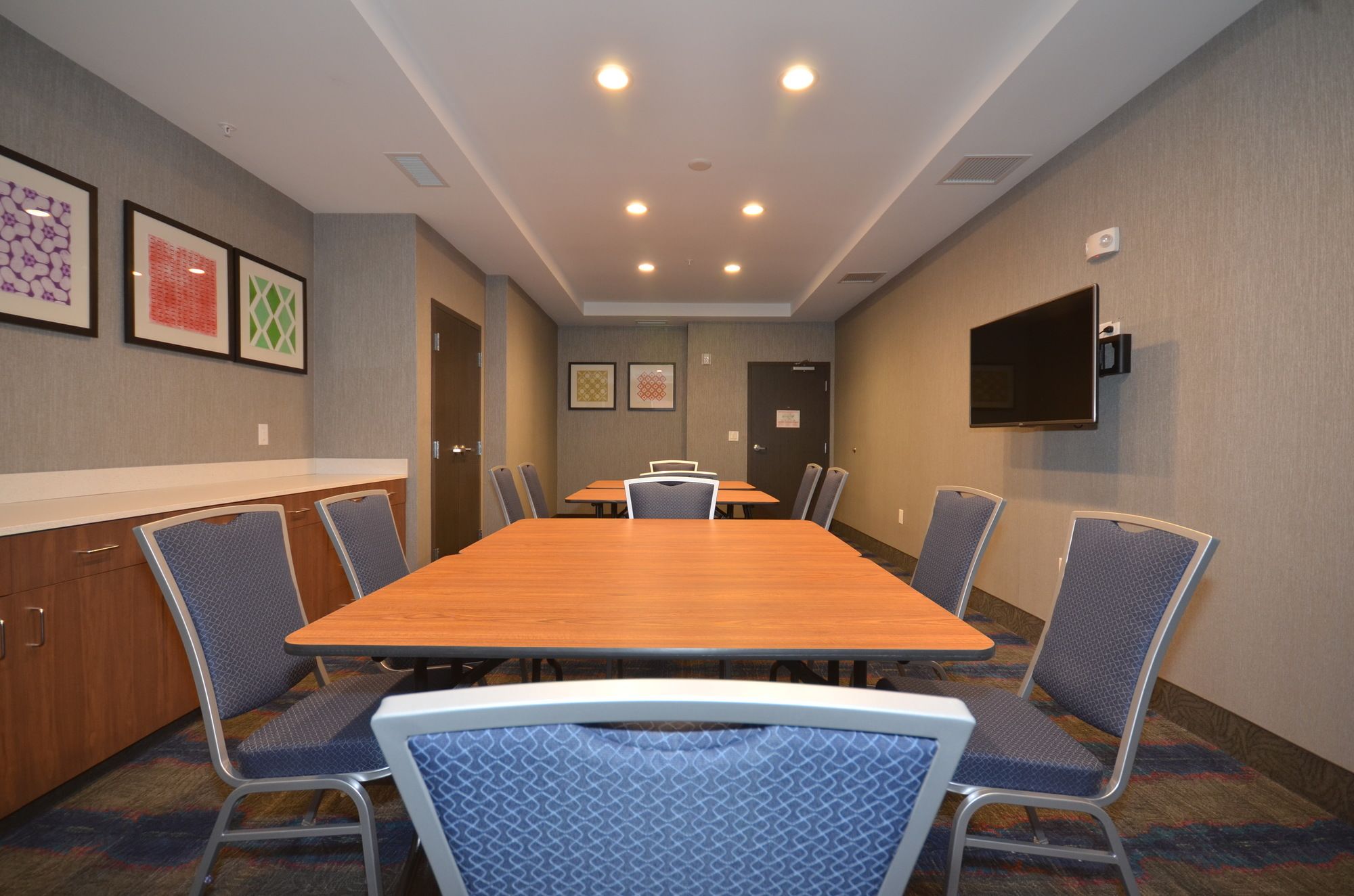 Фото Holiday Inn Express & Suites Oklahoma City Mid - Arpt Area, an Ihg Hotel