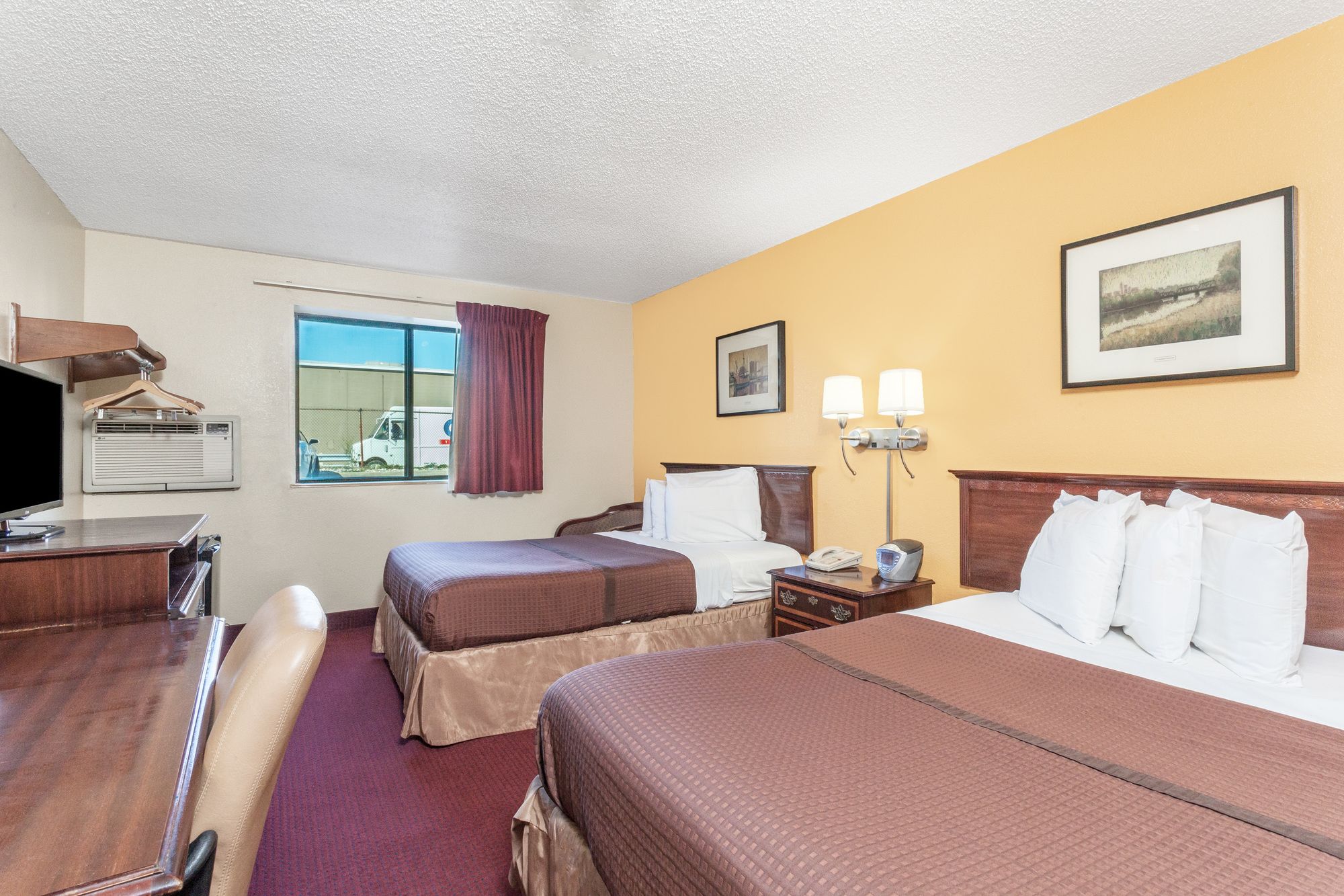 Фото Magnuson Hotel Fort Wayne North – Coliseum