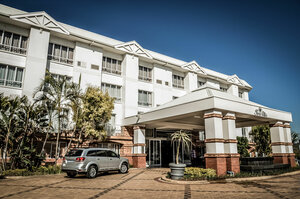 Гостиница The Riverside Hotel