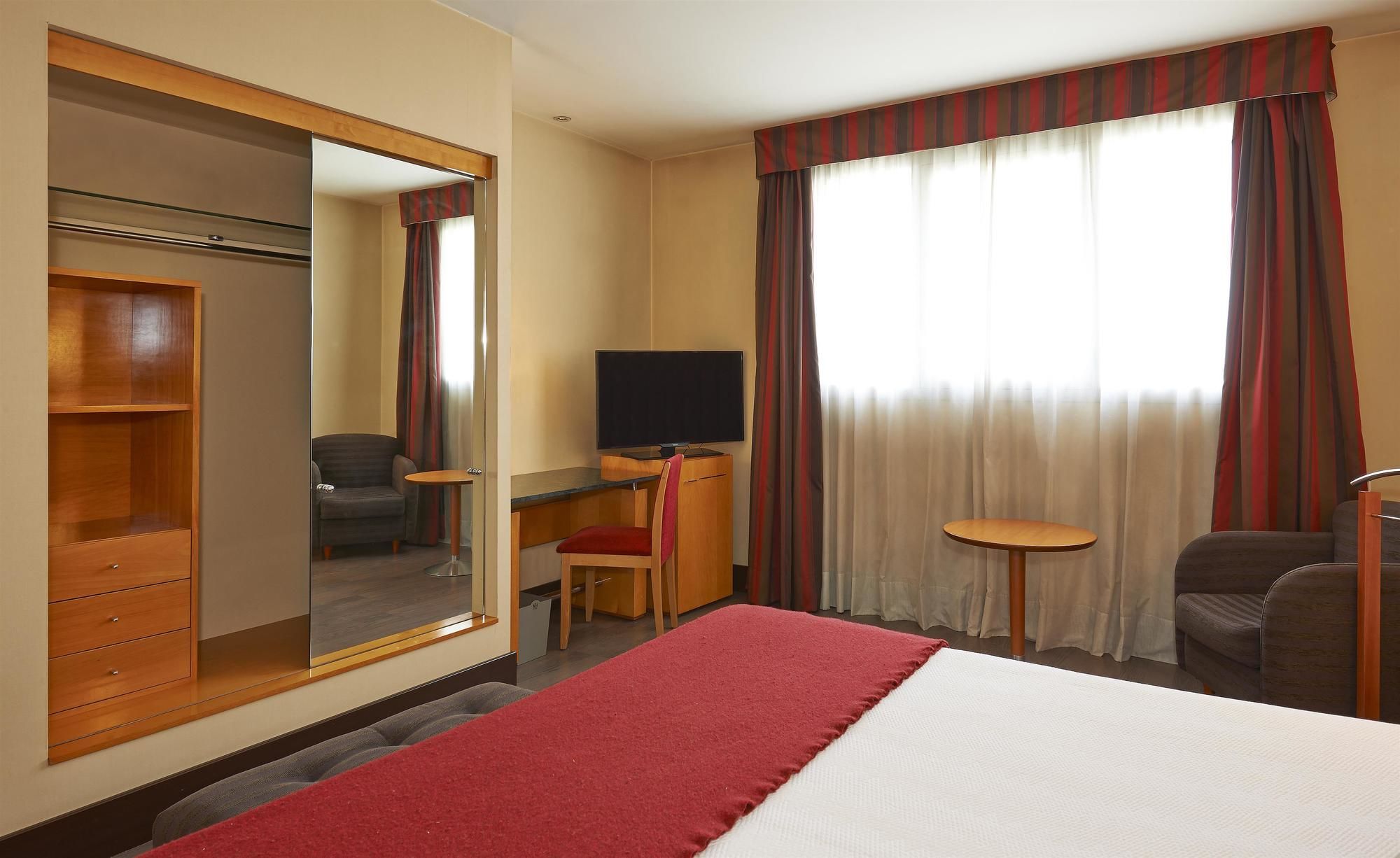 Фото Nh Ciutat de Reus