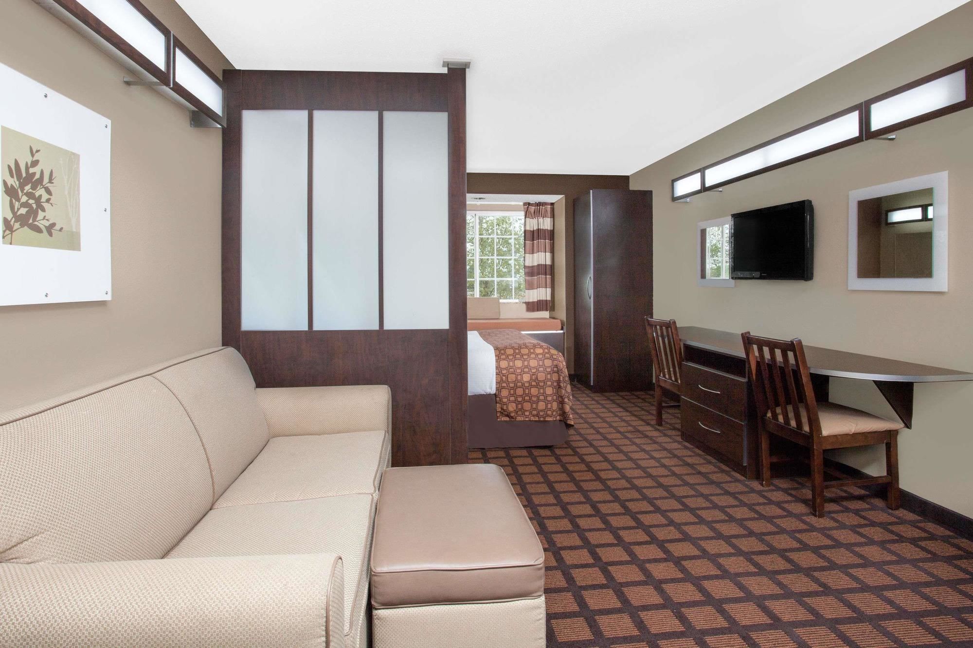 Фото Microtel Inn & Suites by Wyndham Columbia/At Fort Jackson