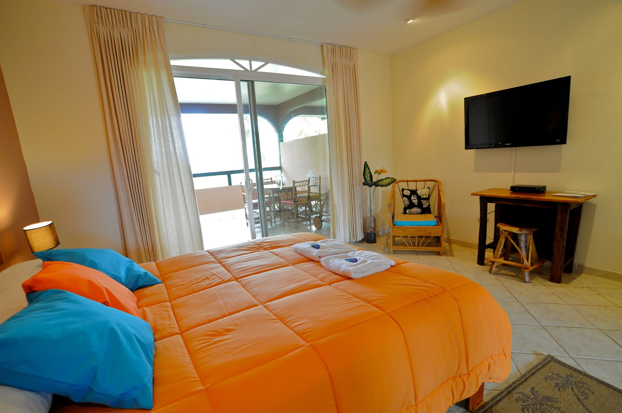 Фото Cocomar Beachfront Hotel and Island Resort