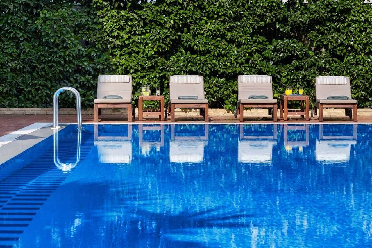 Фото Blazer Suites Hotel