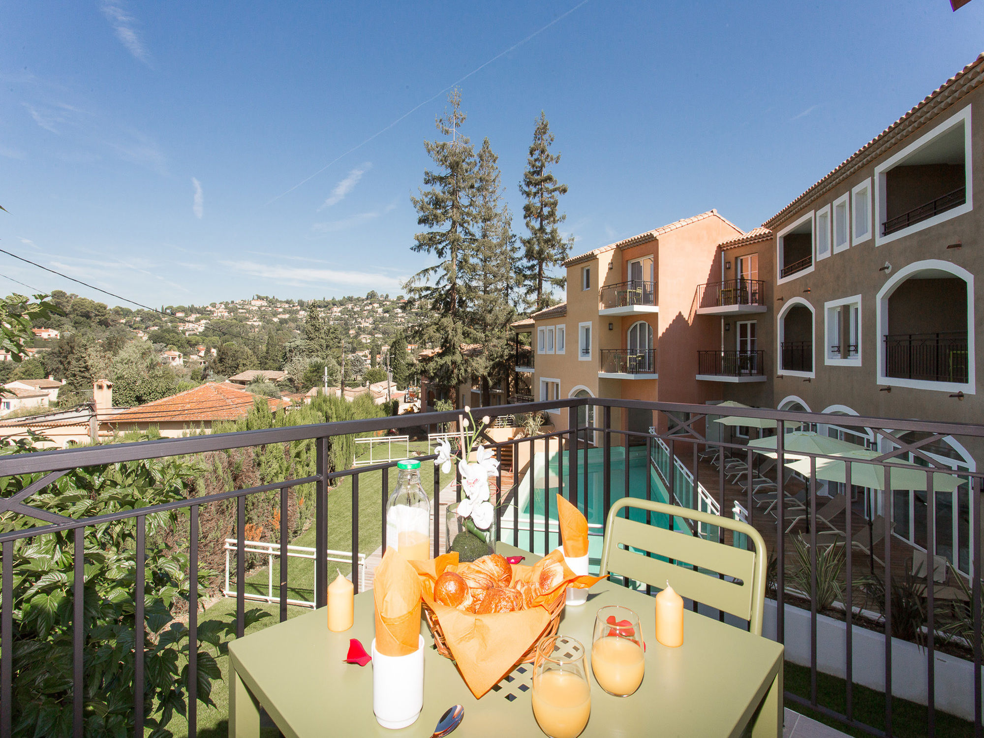 Фото Adonis Mougins