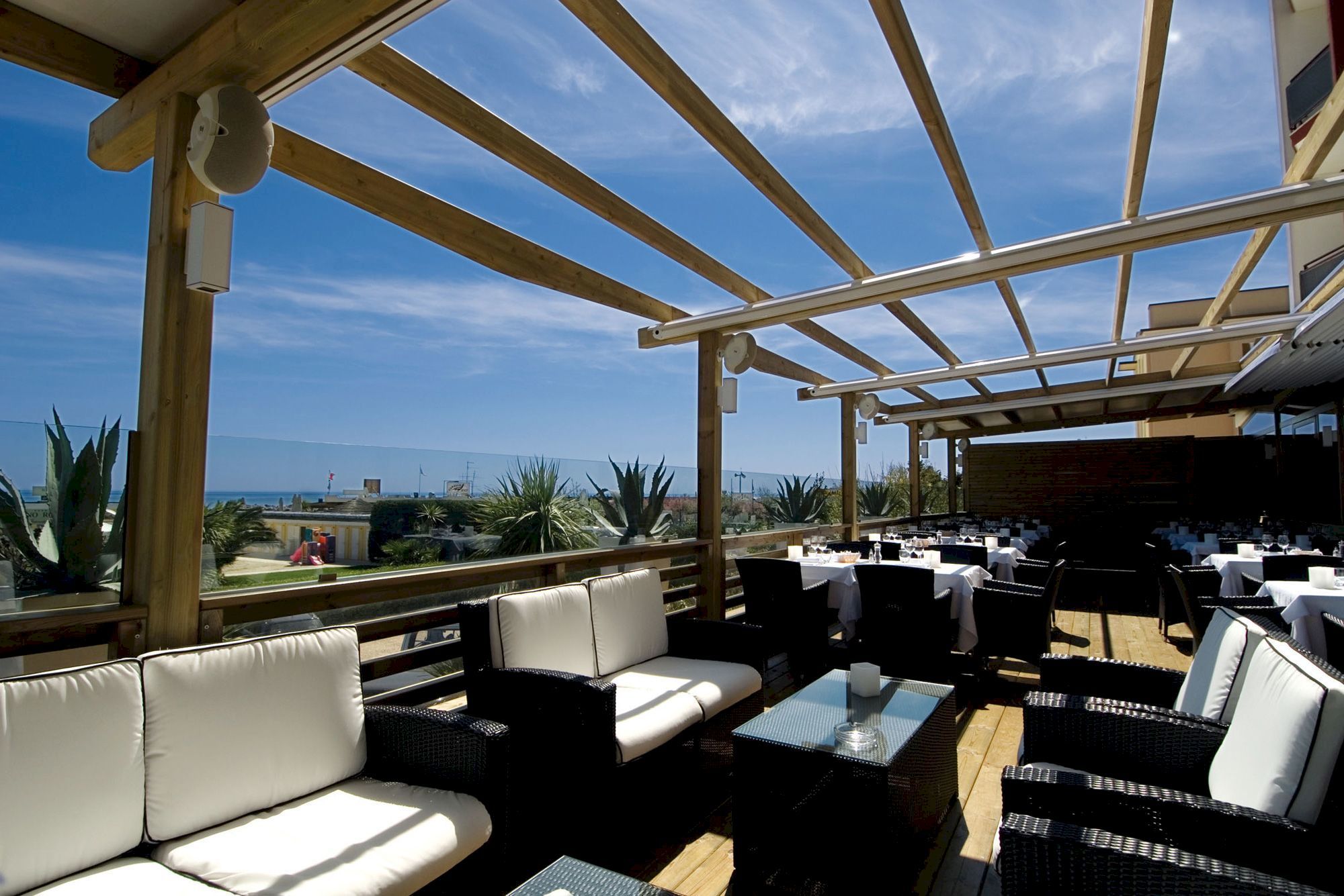 Фото Rouge Hotel International
