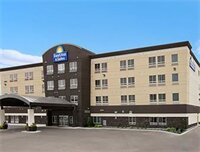 Фото Days Inn & Suites by Wyndham Winnipeg Airport Manitoba
