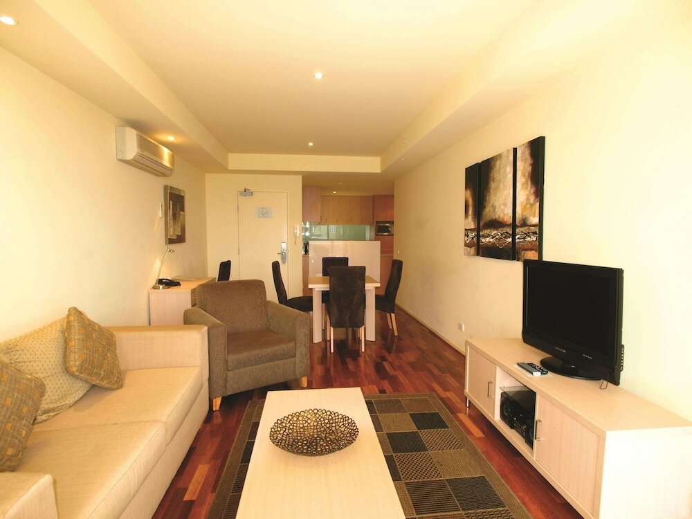 Фото Oaks Melbourne on Lonsdale Suites