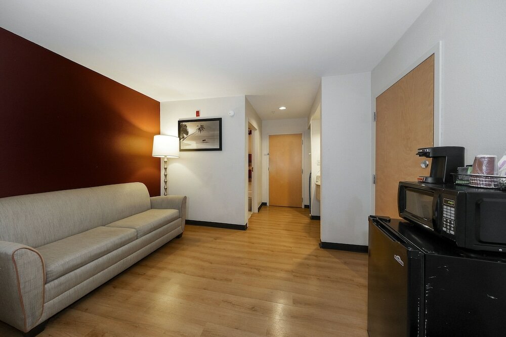 Фото Red Roof Inn & Suites Biloxi