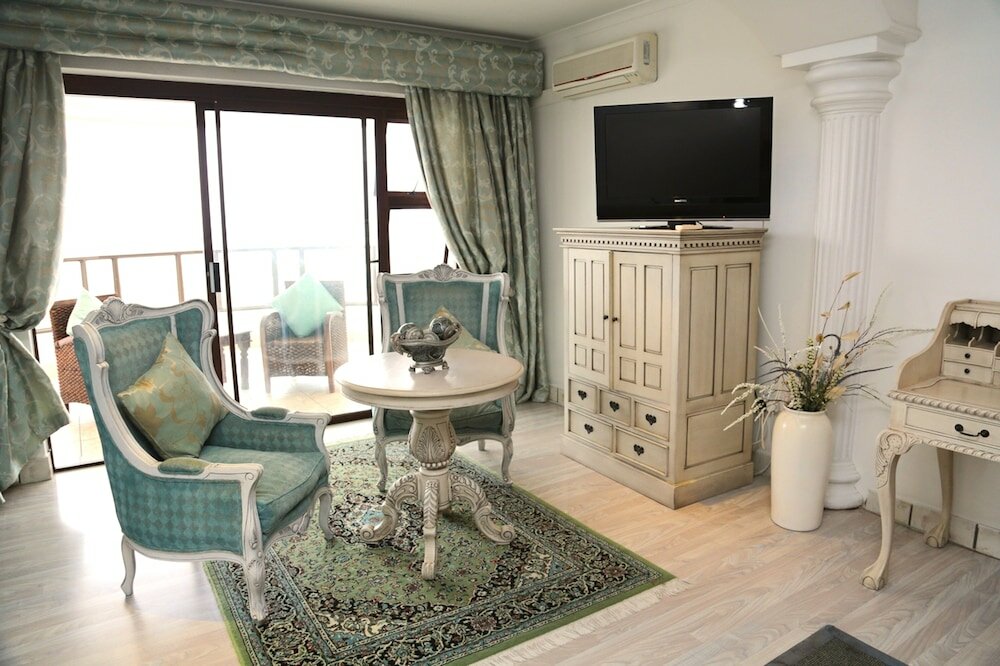 Фото Misty Waves Boutique Hotel