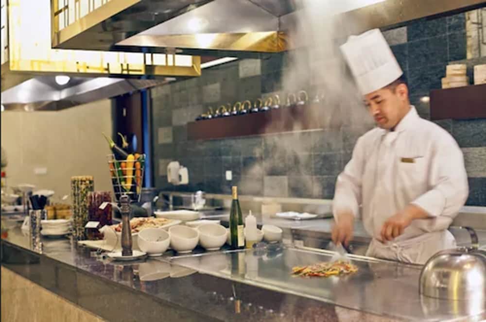 Фото Regal Plaza Hotel & Residence