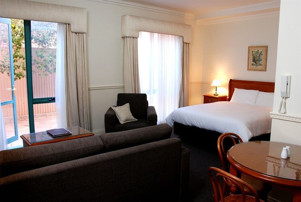 Фото Majestic Tynte Street Hotel