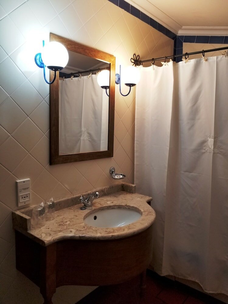 Фото Lawrence's Hotel