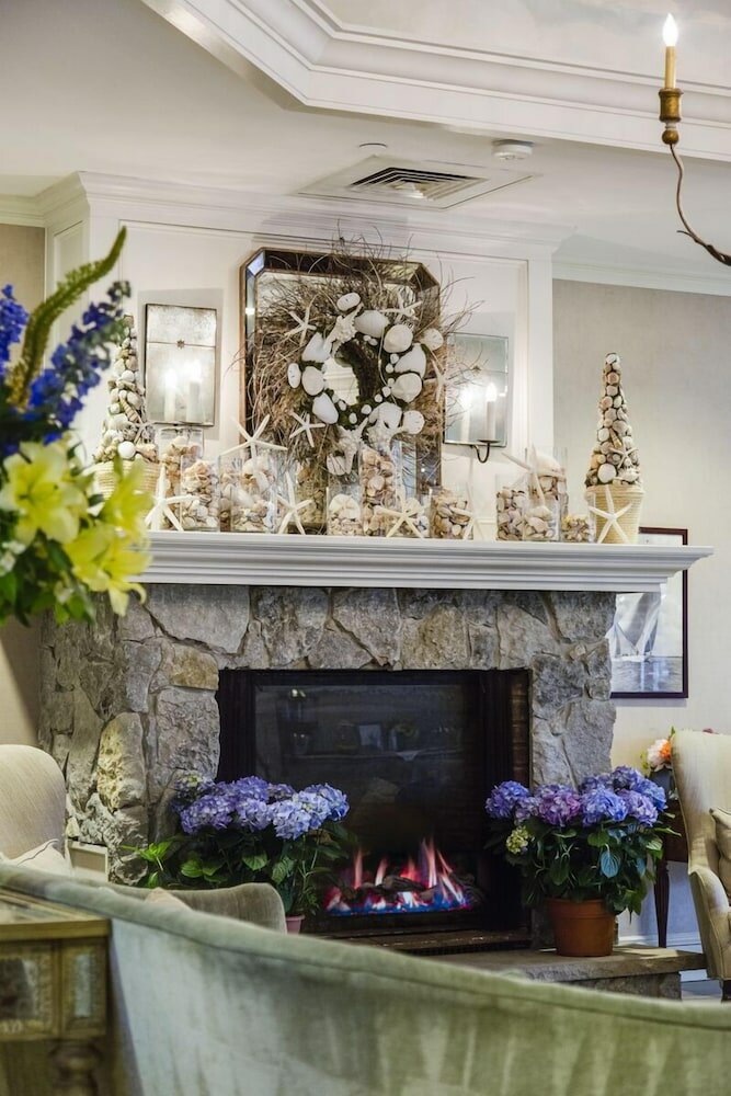 Фото Salem Waterfront Hotel & Suites