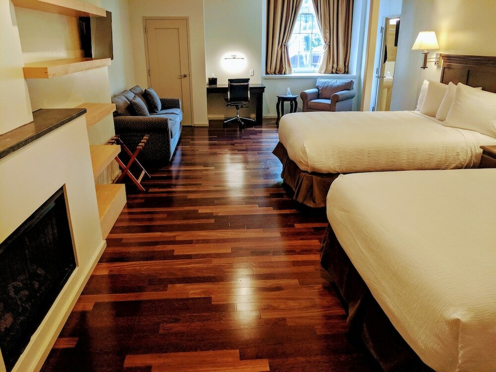 Фото Grand Eastonian Hotel & Suites