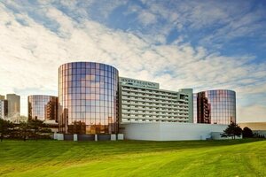 Hyatt Regency O'Hare Chicago (Rosemont, 9300 Bryn Mawr Ave), hotel