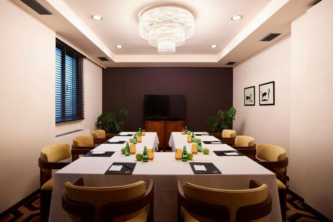 Фото Brown Acropol