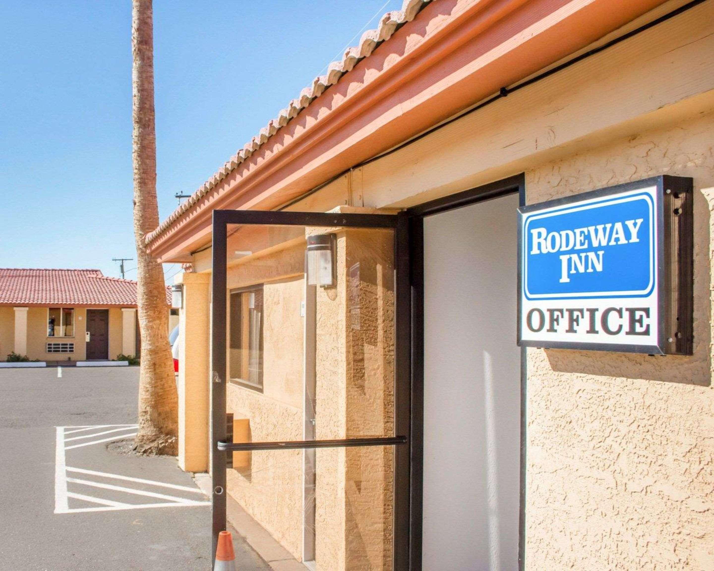 Фото Rodeway Inn Old Town Scottsdale