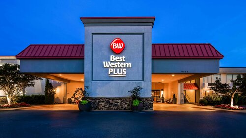 Гостиница Best Western Plus Madison-Huntsville Hotel