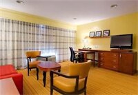 Фото Courtyard Madison East