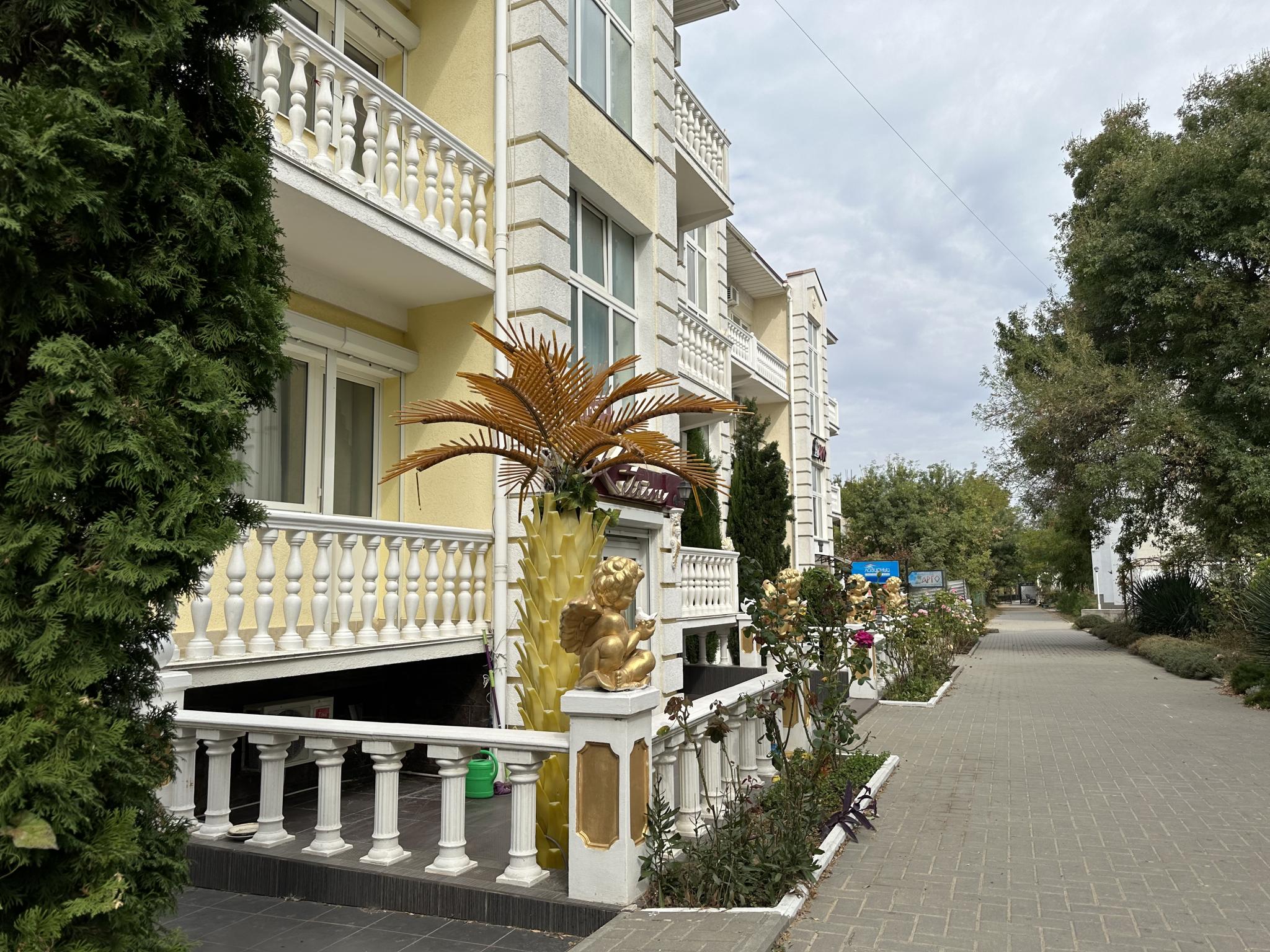 Фото отеля 1