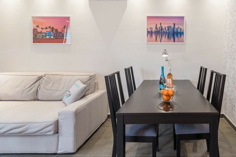 Фото Miami Vice Apartment with Balcony