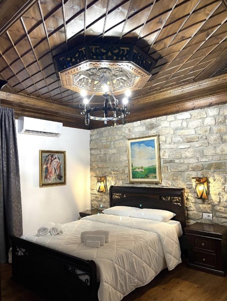 Фото White House Berat