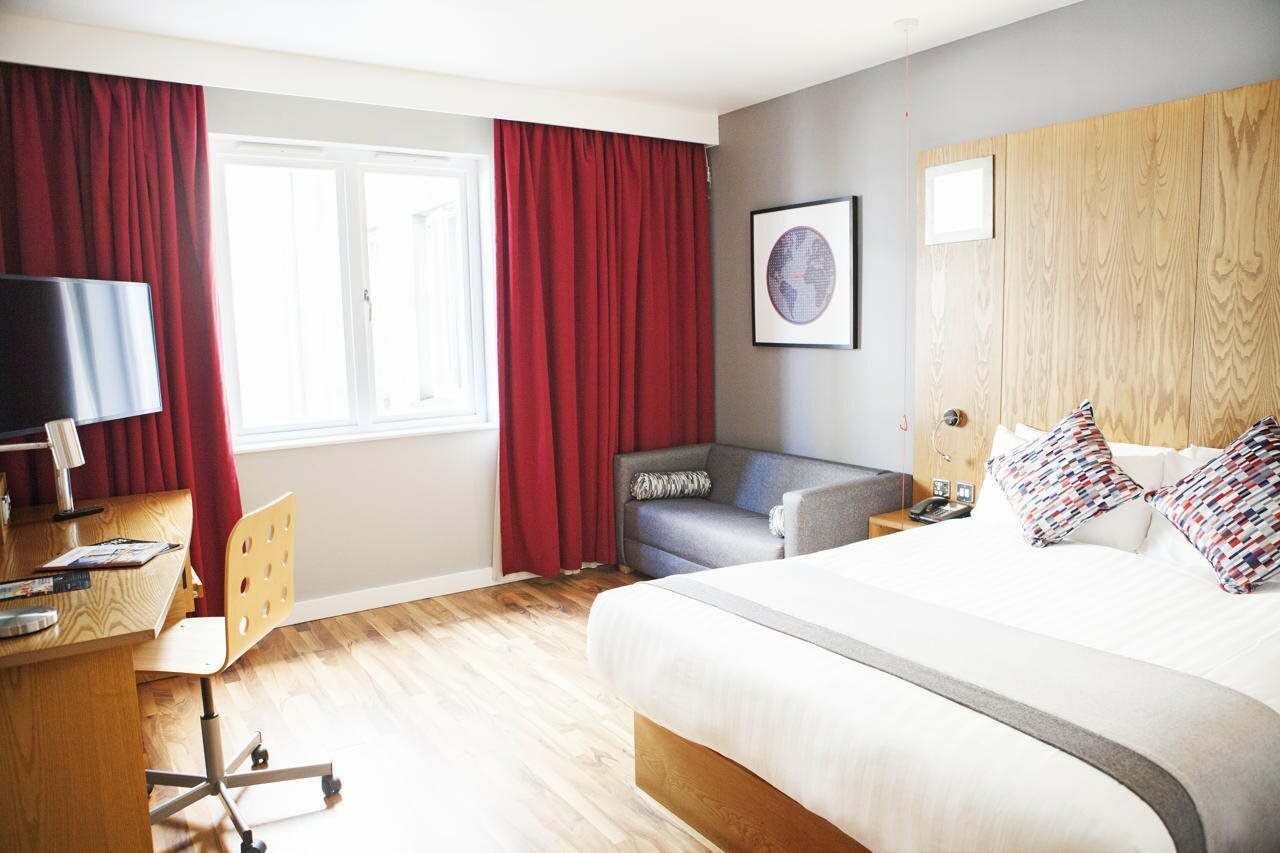 Фото Ramada by Wyndham Belfast City Centre