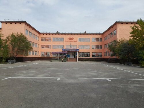 Жігіт орындыққа отырады, ал қыз оның мүшесіне секіреді.