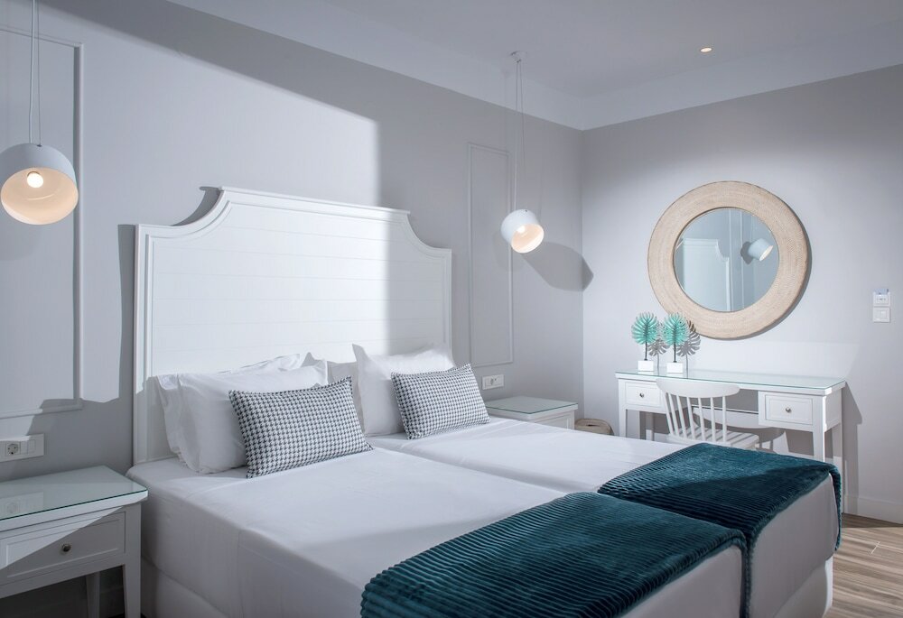 Фото Mari Kristin Beach Hotel - Adults Only