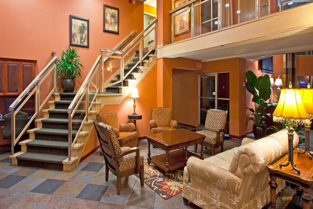 Фото Holiday Inn Express Clearwater East - Icot Center, an Ihg Hotel