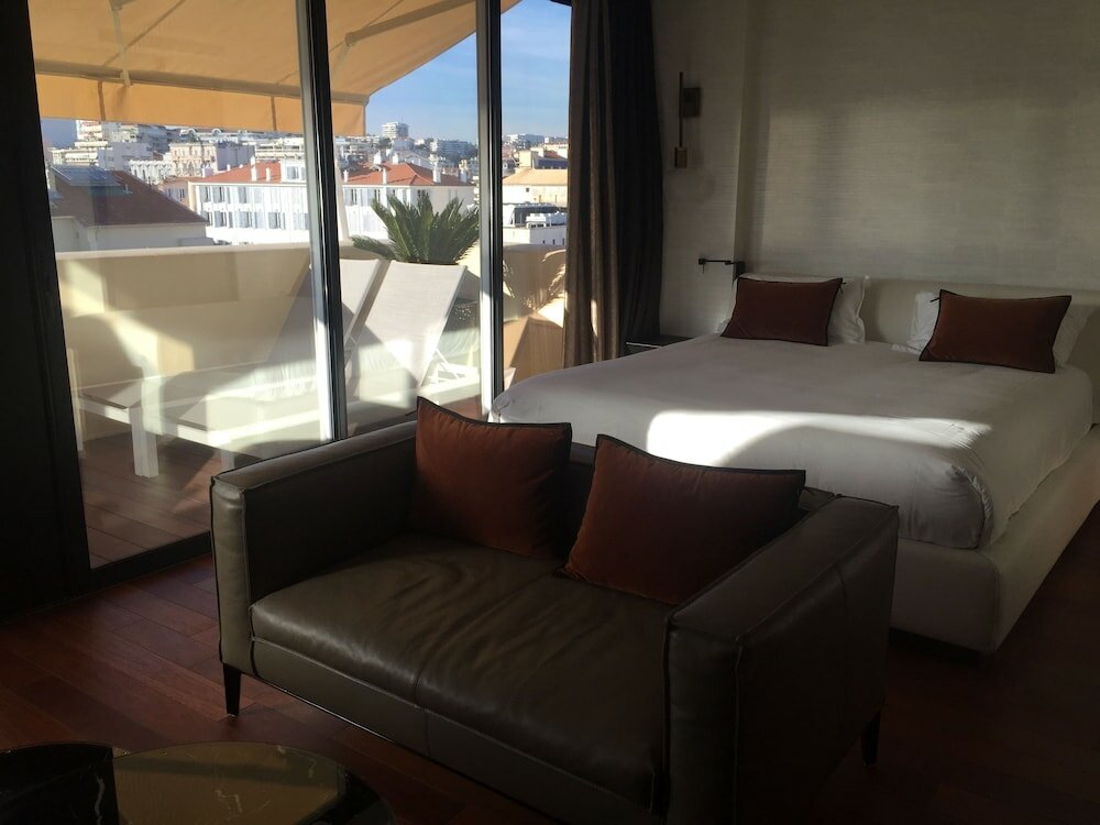 Фото Cannes Centre Univers