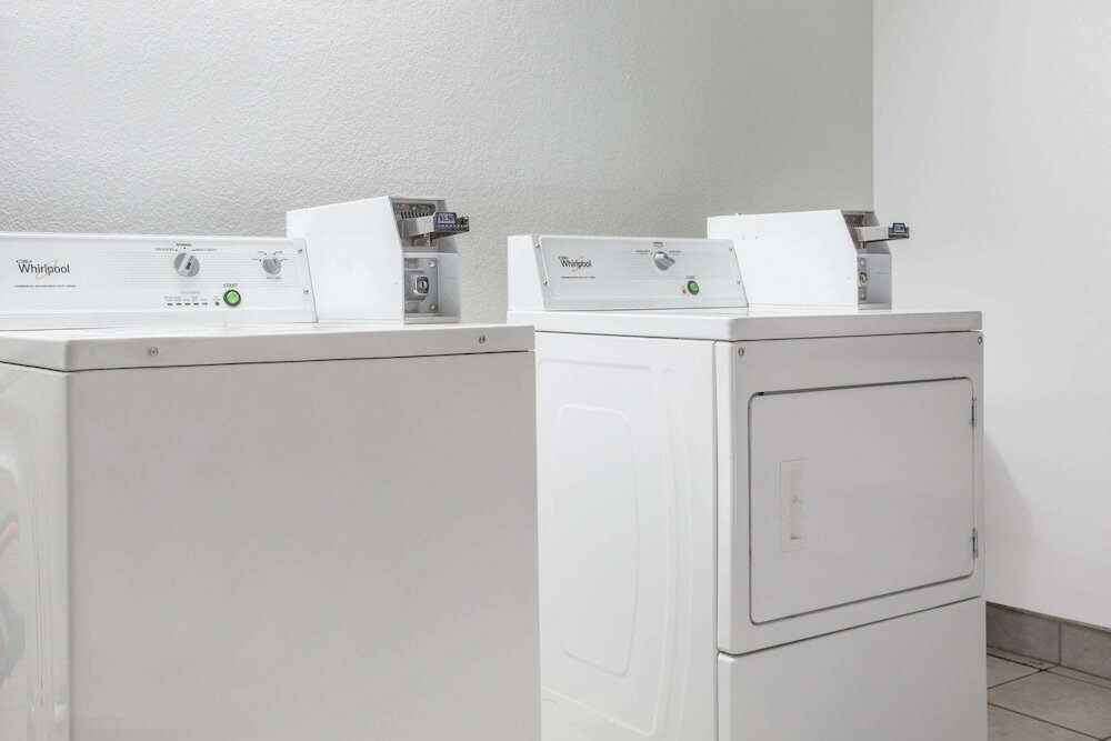 Фото Super 8 by Wyndham Franklin