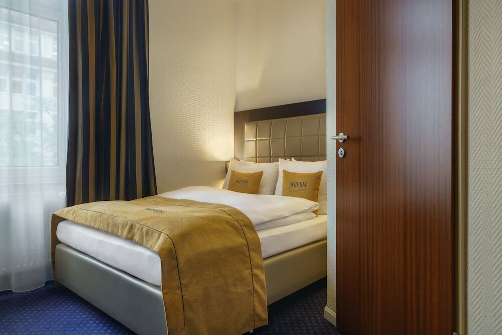 Фото Novum Hotel Continental Hamburg Hauptbahnhof