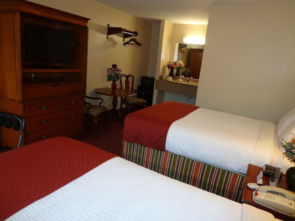 Фото Economy Inn Express Warren