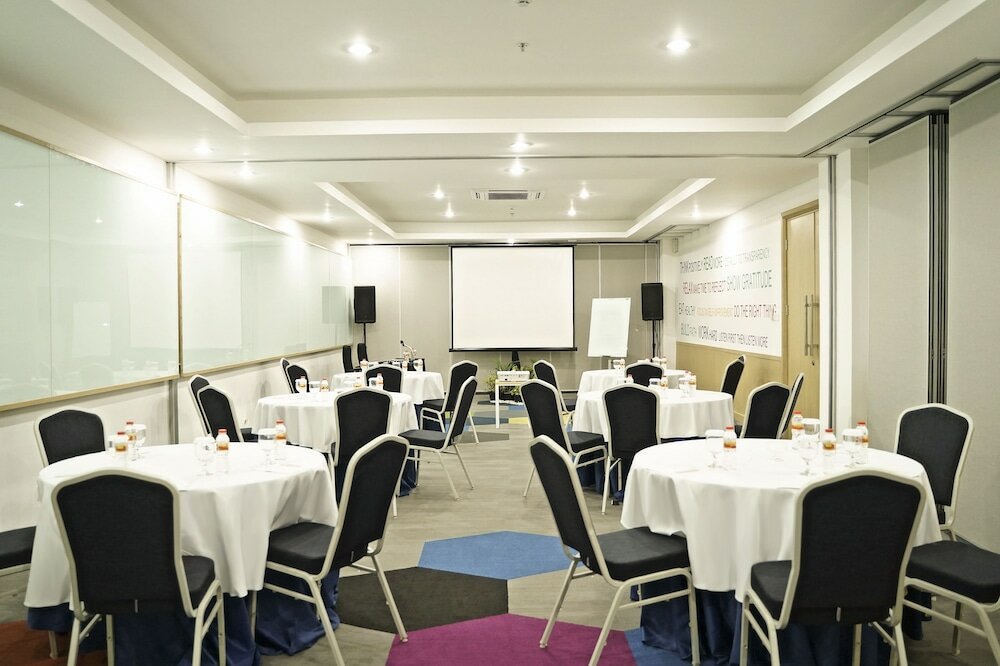 Фото Palm Park Hotel Surabaya