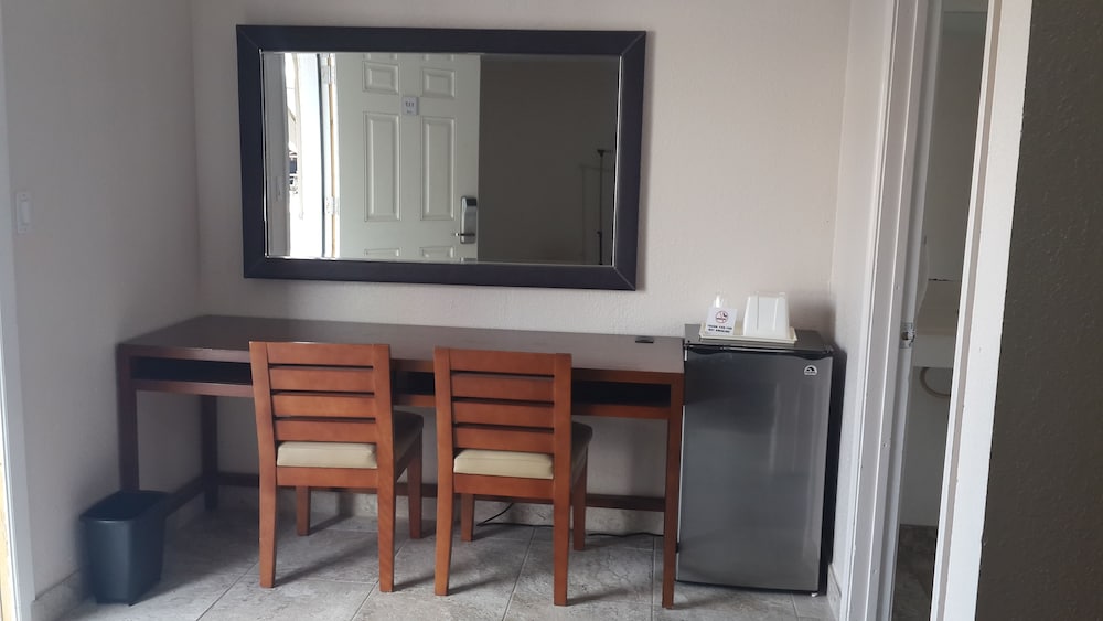 Фото American Regency Inn