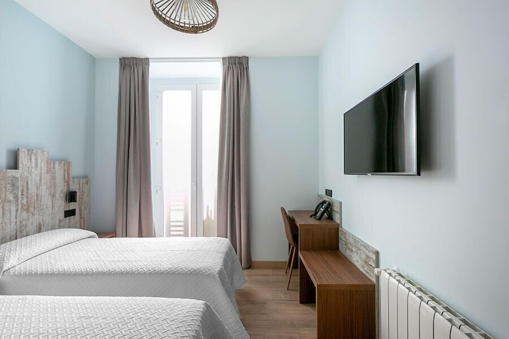 Фото Hostal Antón Martín