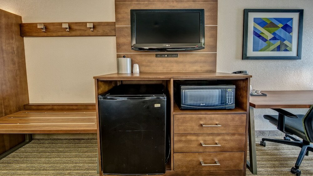 Фото Holiday Inn Express Memphis Medical Center Midtown, an Ihg Hotel