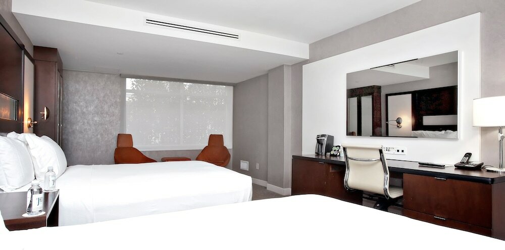 Фото J House Greenwich