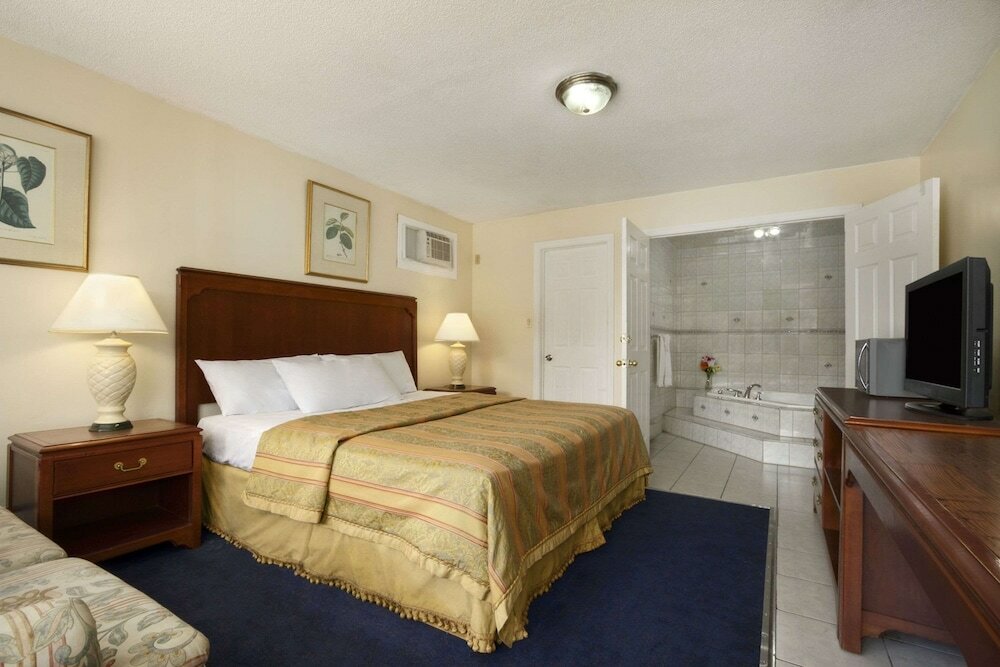 Фото Knights Inn Burlington, On